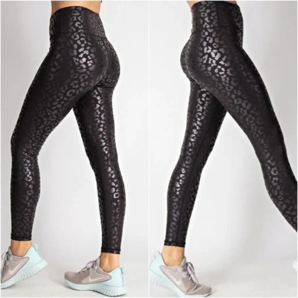 PLUS, SIZED ACTIVE LEOPARD EMBOSSED YOGA ACTIVE LEGGING BLACK PANTS - Picture 3 of 6